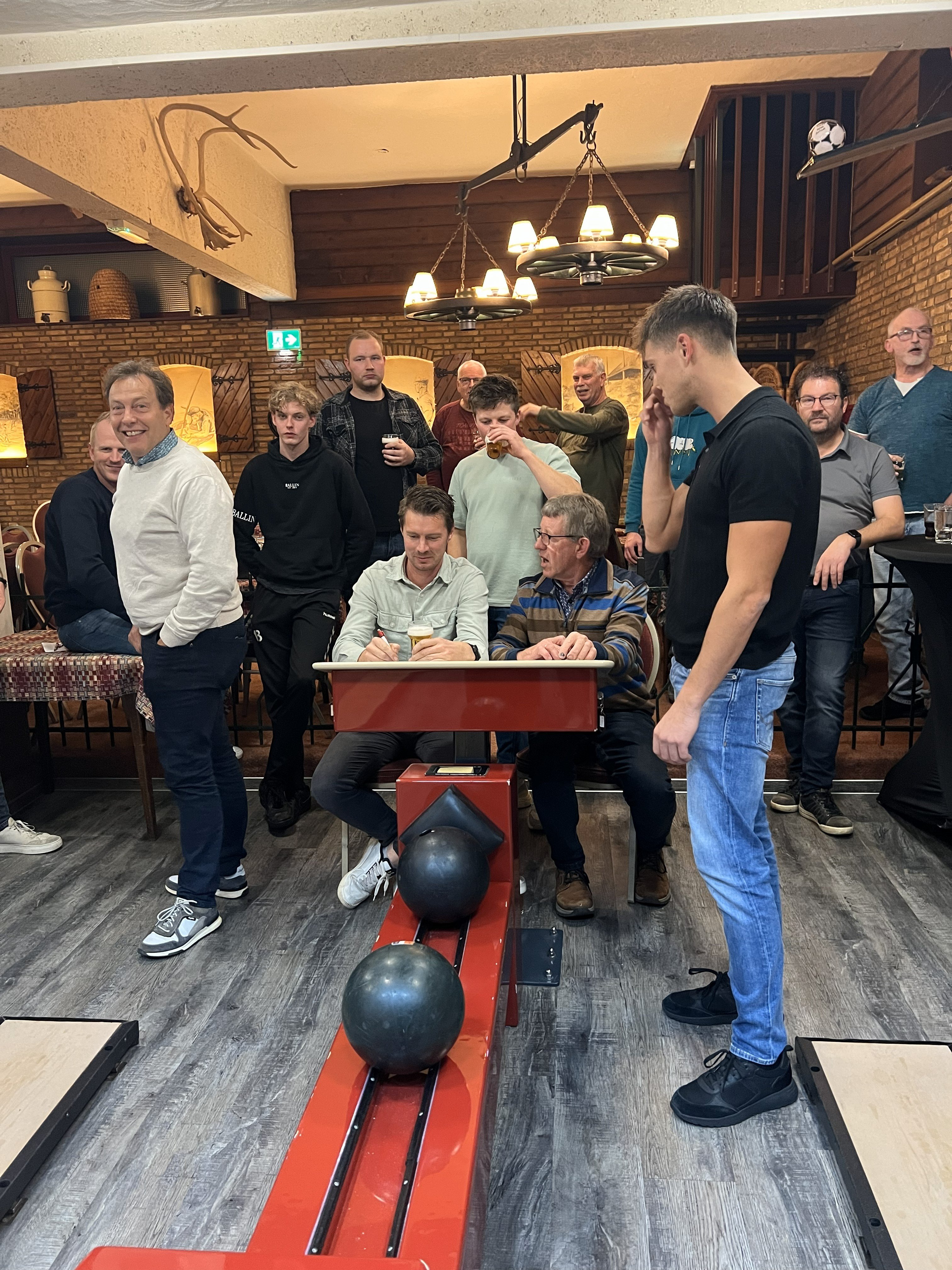 Jaarlijks personeelsuitje kegelen