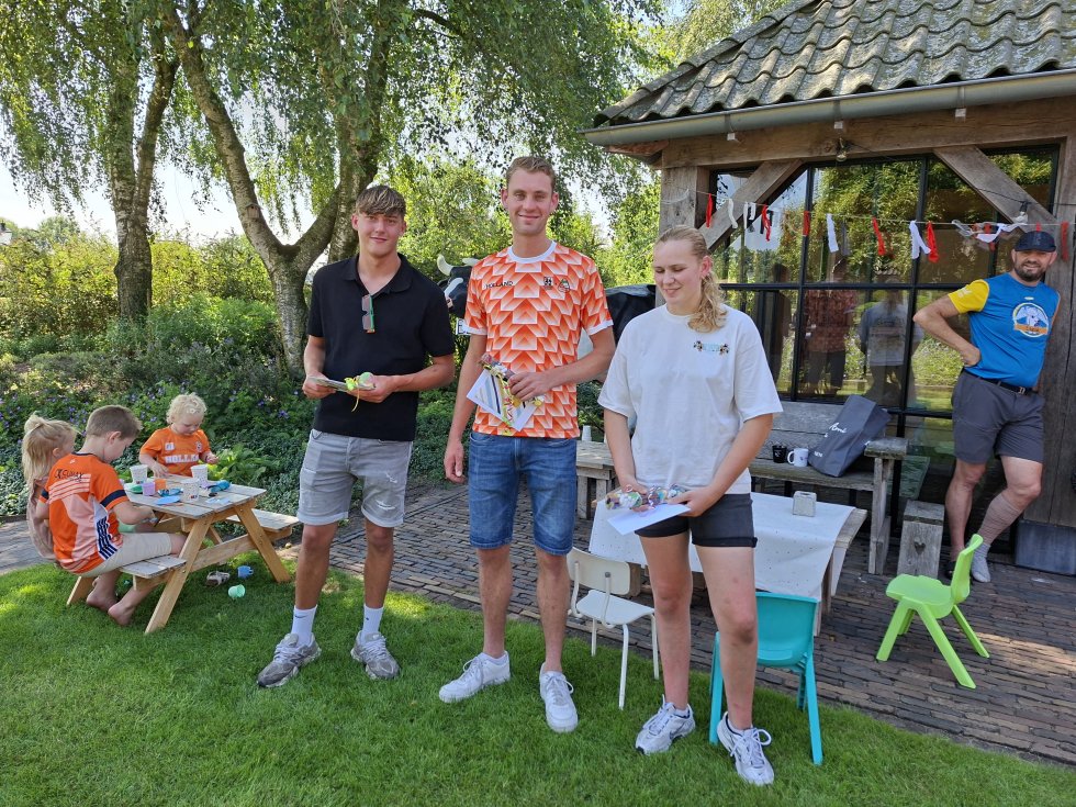 Huldigingen gediplomeerden en jubilarissen tijdens bouwvak BBQ!