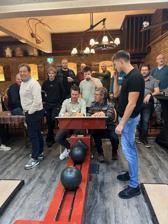 Jaarlijks personeelsuitje kegelen Jaarlijks personeelsuitje kegelen