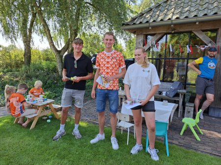 Huldigingen gediplomeerden en jubilarissen tijdens bouwvak BBQ!