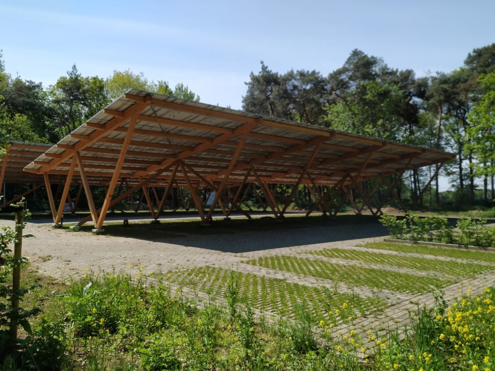 parkeerplaats met zonnepanelen te Ede